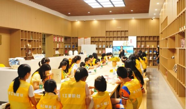 富灯网配资 江西萍乡市总工会举办女职工亲子绘本读书分享会
